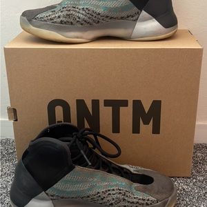 Yeezy Quantom ‘Teal Blue’